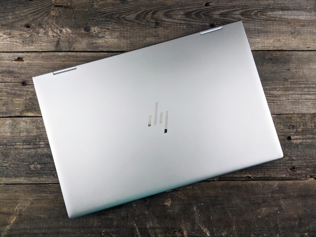 Pantalla de recuperacion BitLocker en laptop HP afectada por actualizacion de BIOS