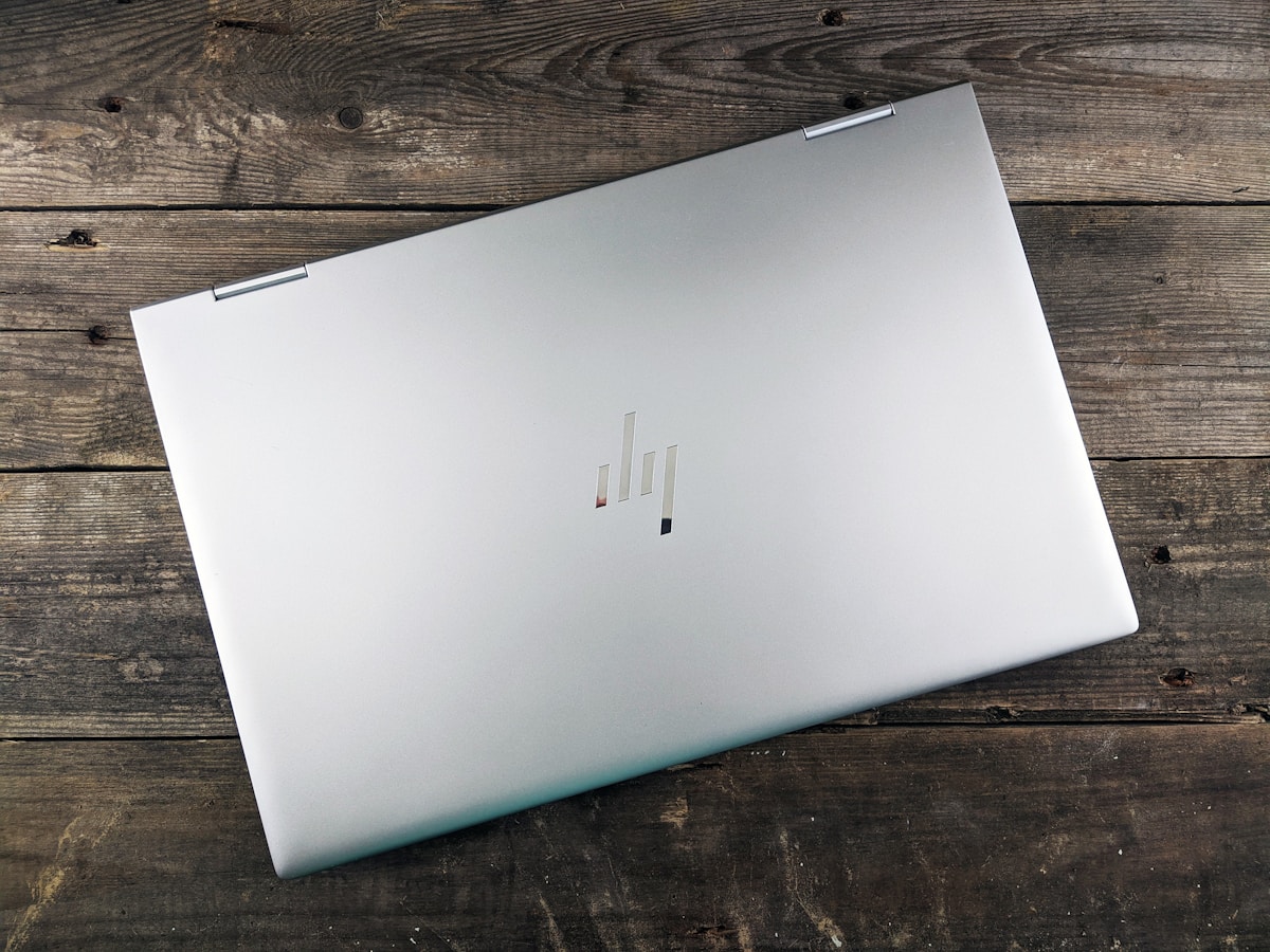 Pantalla de recuperacion BitLocker en laptop HP afectada por actualizacion de BIOS