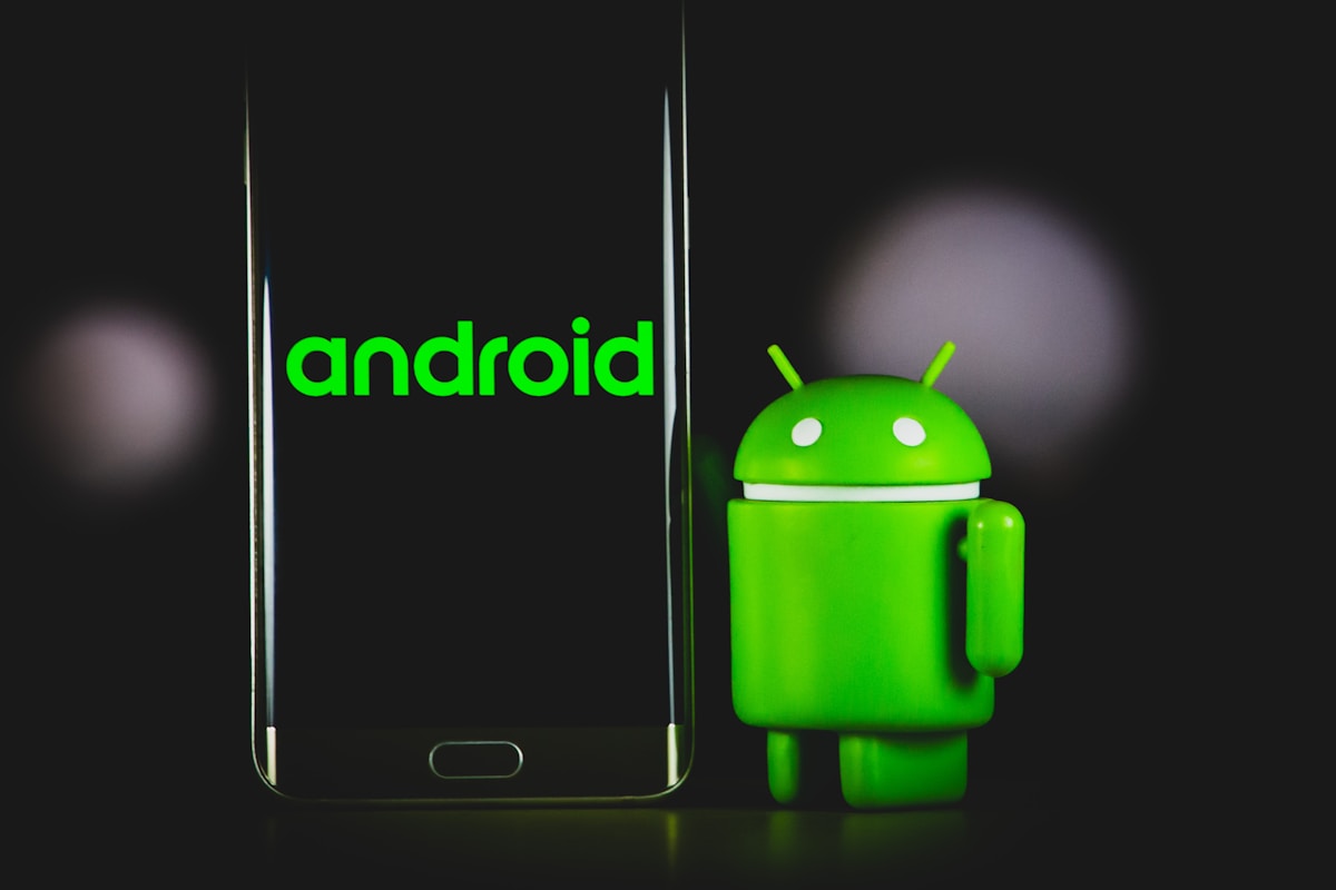 Smartphone Android Samsung con apps verificadas seguridad Google