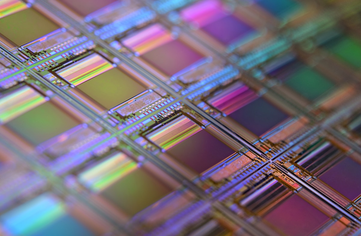 Patron de microchip semiconductor colorido primer plano tecnologia