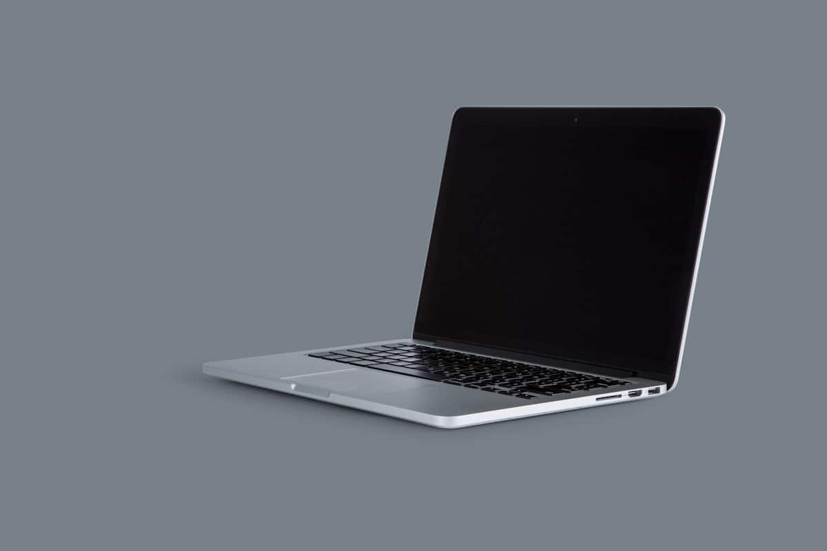Laptop abierta con interfaz de Chrome OS Flex en pantalla