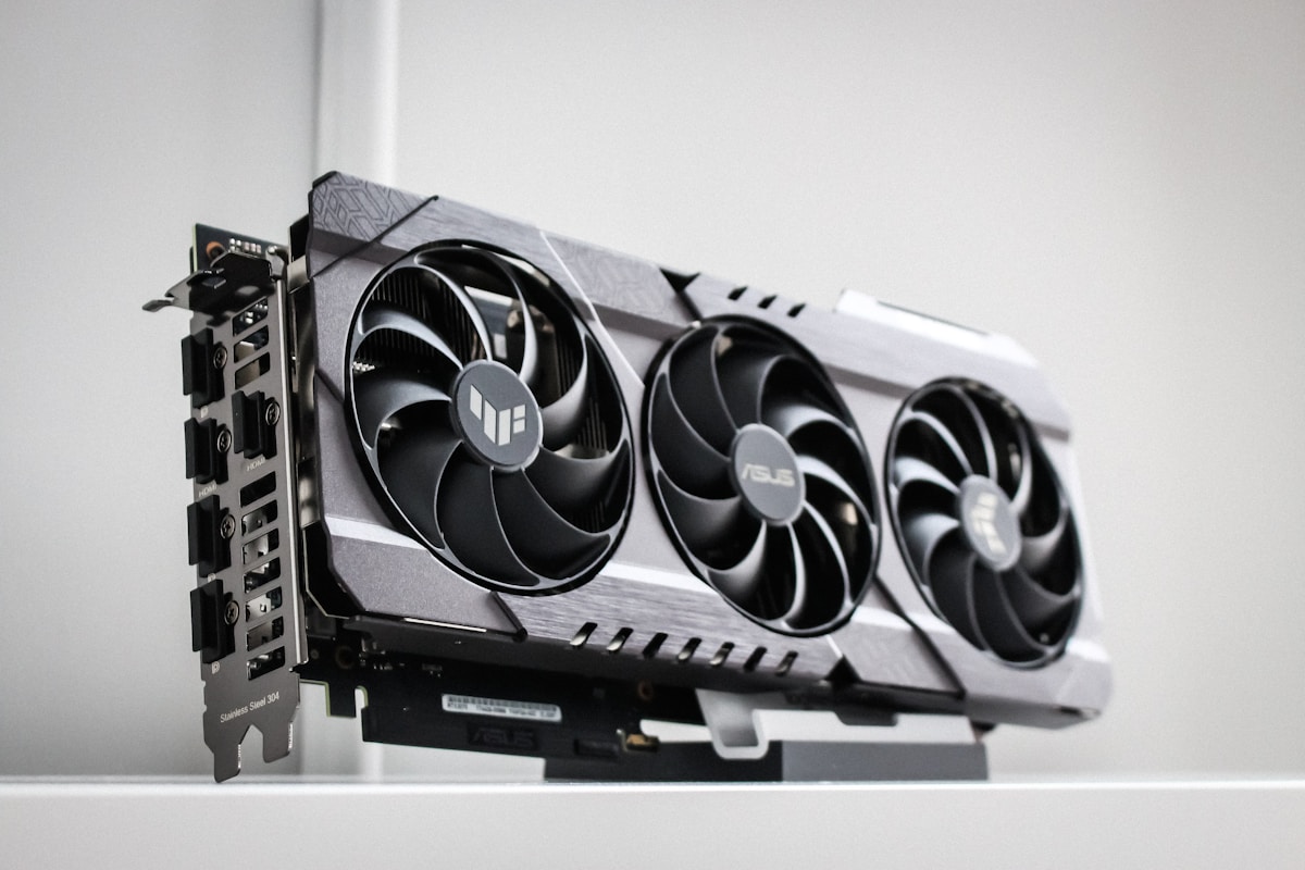 Ventilador de computadora monocromo, crisis de memoria GDDR7