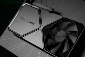 Tarjeta gráfica con ventilador de cerca, crisis GDDR7